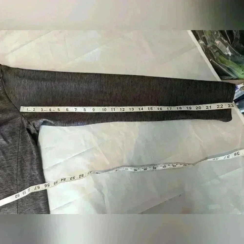 Reebok Men's Medium Mock Neck Charcoal Gray Small Zip Thumb Hole pullover - Picture 7 of 9